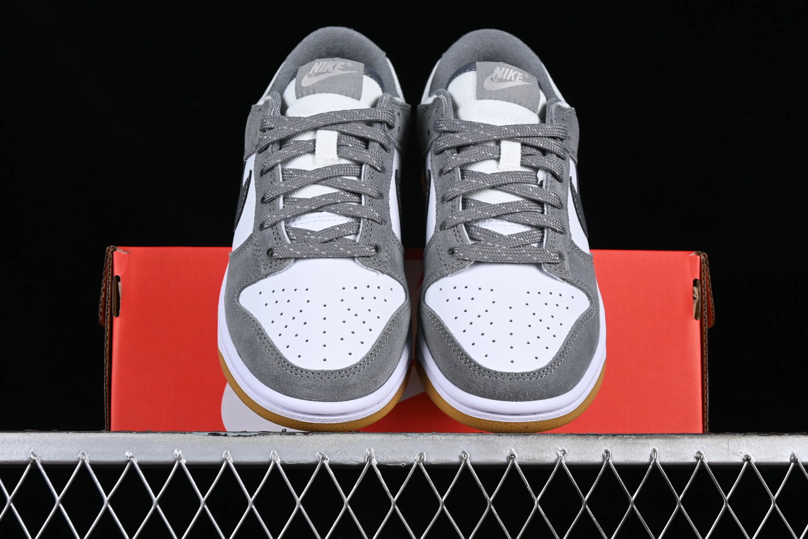 All Categories Nk SB Dunk Series Nk SB Dunk Low Low-top sneakers Cost-effective version Nk Dunk Low "Grey Gum" Dark gray suede SB low-top casual sports skateboard shoes FV0389-100